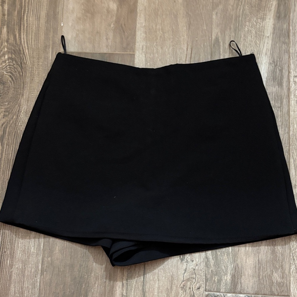 Black Skort